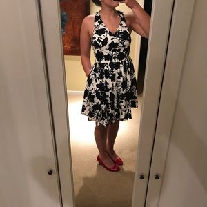 Black and white flowered pocket dress